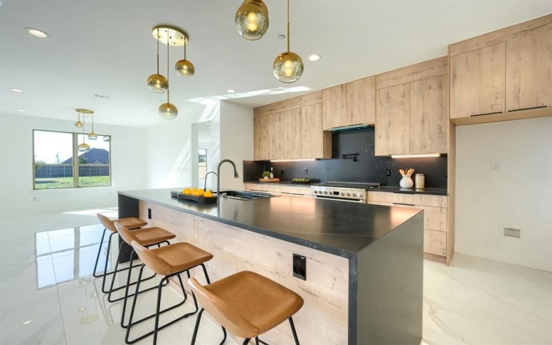 443 Whispering Way, Red Oak, TX 75154, 4 Bedrooms Bedrooms, ,5 BathroomsBathrooms,Residential,For Sale,443 Whispering Way,0,21078162