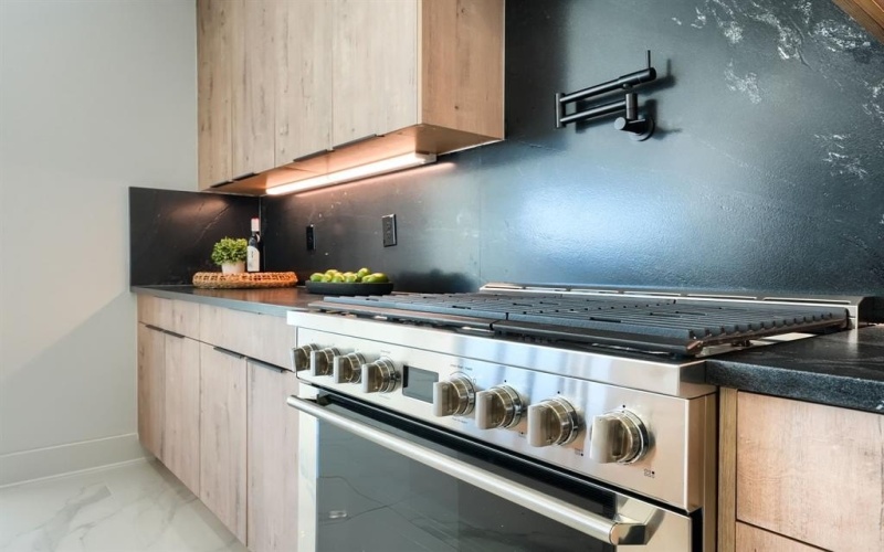 443 Whispering Way, Red Oak, TX 75154, 4 Bedrooms Bedrooms, ,5 BathroomsBathrooms,Residential,For Sale,443 Whispering Way,0,21078162