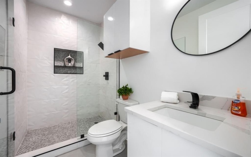 443 Whispering Way, Red Oak, TX 75154, 4 Bedrooms Bedrooms, ,5 BathroomsBathrooms,Residential,For Sale,443 Whispering Way,0,21078162