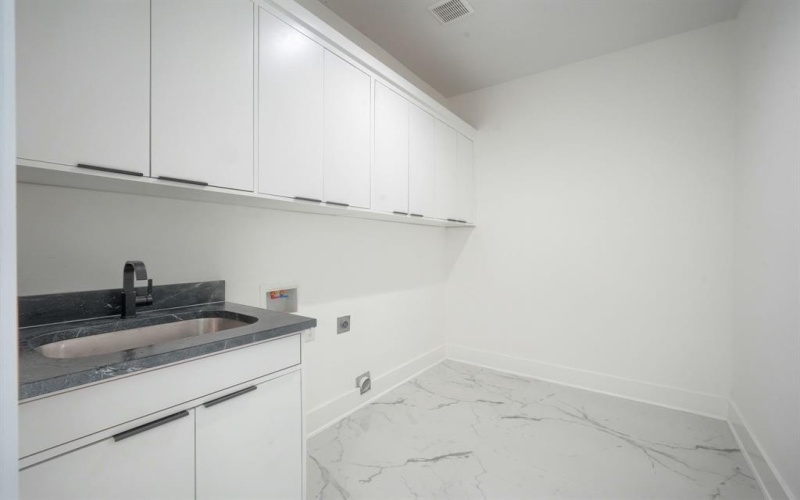 443 Whispering Way, Red Oak, TX 75154, 4 Bedrooms Bedrooms, ,5 BathroomsBathrooms,Residential,For Sale,443 Whispering Way,0,21078162