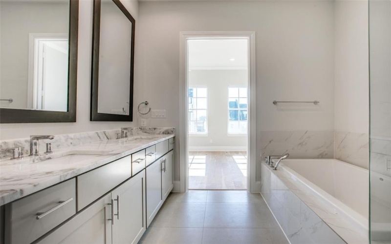 4645 New Water Lane, Dallas, TX 75219, 3 Habitaciones Habitaciones , ,3 BañosBaños,Residential,En Venta,4645 New Water Lane,0,21079507