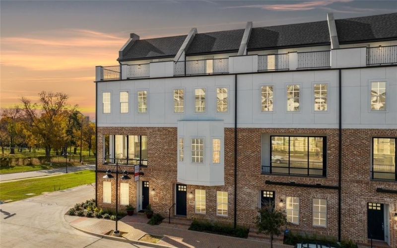 4645 New Water Lane, Dallas, TX 75219, 3 Habitaciones Habitaciones , ,3 BañosBaños,Residential,En Venta,4645 New Water Lane,0,21079507