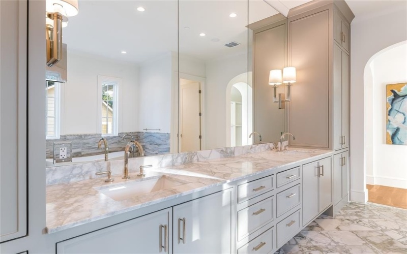 4104 Greenbrier Drive, University Park, TX 75225, 5 Habitaciones Habitaciones , ,6 BañosBaños,Residential,En Venta,4104 Greenbrier Drive,0,21079517