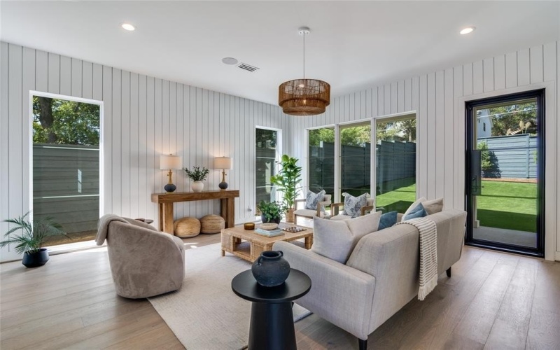 9233 E Lake Highlands Drive, Dallas, TX 75218, 5 Bedrooms Bedrooms, ,6 BathroomsBathrooms,Residential,For Sale,9233 E Lake Highlands Drive,0,21080332