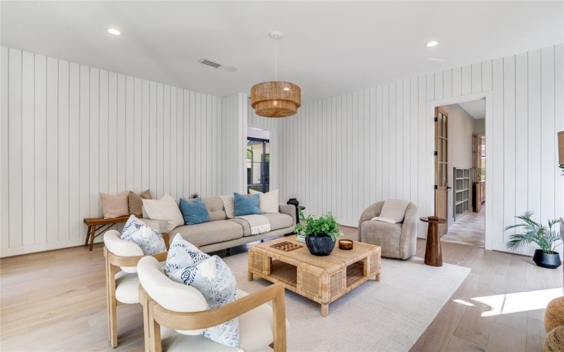 9233 E Lake Highlands Drive, Dallas, TX 75218, 5 Bedrooms Bedrooms, ,6 BathroomsBathrooms,Residential,For Sale,9233 E Lake Highlands Drive,0,21080332