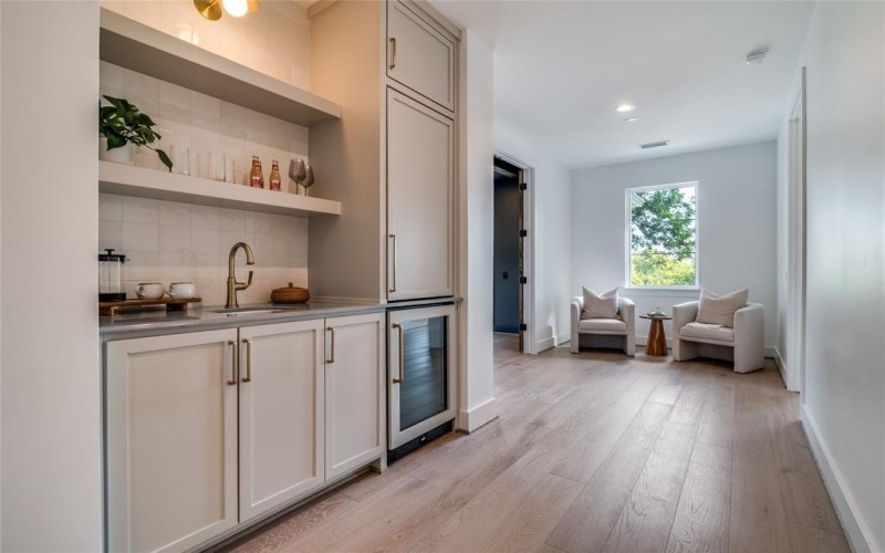 9233 E Lake Highlands Drive, Dallas, TX 75218, 5 Bedrooms Bedrooms, ,6 BathroomsBathrooms,Residential,For Sale,9233 E Lake Highlands Drive,0,21080332