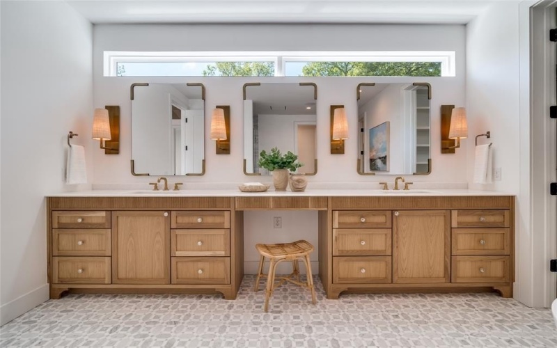 9233 E Lake Highlands Drive, Dallas, TX 75218, 5 Bedrooms Bedrooms, ,6 BathroomsBathrooms,Residential,For Sale,9233 E Lake Highlands Drive,0,21080332