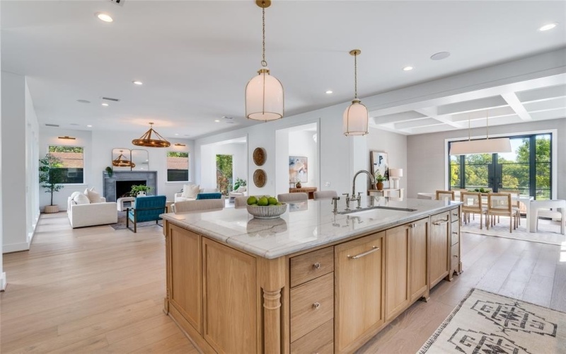 9233 E Lake Highlands Drive, Dallas, TX 75218, 5 Bedrooms Bedrooms, ,6 BathroomsBathrooms,Residential,For Sale,9233 E Lake Highlands Drive,0,21080332