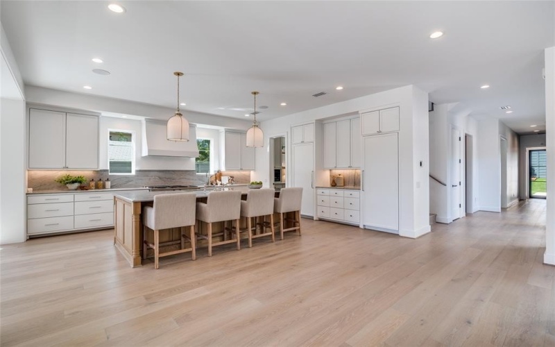 9233 E Lake Highlands Drive, Dallas, TX 75218, 5 Bedrooms Bedrooms, ,6 BathroomsBathrooms,Residential,For Sale,9233 E Lake Highlands Drive,0,21080332