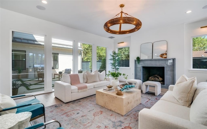 9233 E Lake Highlands Drive, Dallas, TX 75218, 5 Bedrooms Bedrooms, ,6 BathroomsBathrooms,Residential,For Sale,9233 E Lake Highlands Drive,0,21080332