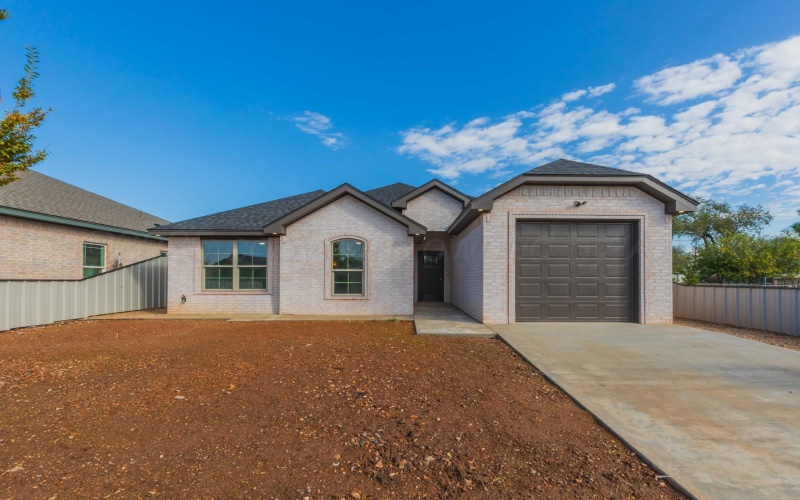 3811 NE 10TH Avenue, Amarillo, TX 79107-7110, 3 Bedrooms Bedrooms, ,2 BathroomsBathrooms,Residential,For Sale,3811 NE 10TH Avenue,0,25-8587