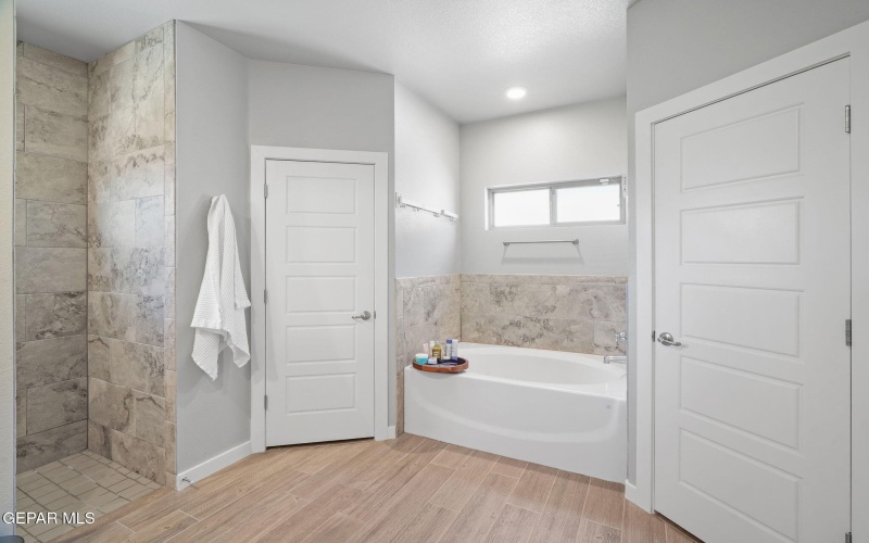 14824 MIKE A MENDOZA Avenue, El Paso, TX 79938, 4 Habitaciones Habitaciones , ,2 BañosBaños,Residential,En Venta,14824 MIKE A MENDOZA Avenue,0,931669