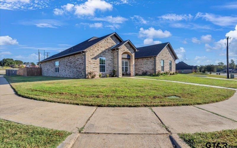 1603 Elk River Rd., Tyler, TX 75703, 4 Bedrooms Bedrooms, ,3 BathroomsBathrooms,Residential,For Sale,1603 Elk River Rd.,0,25014996