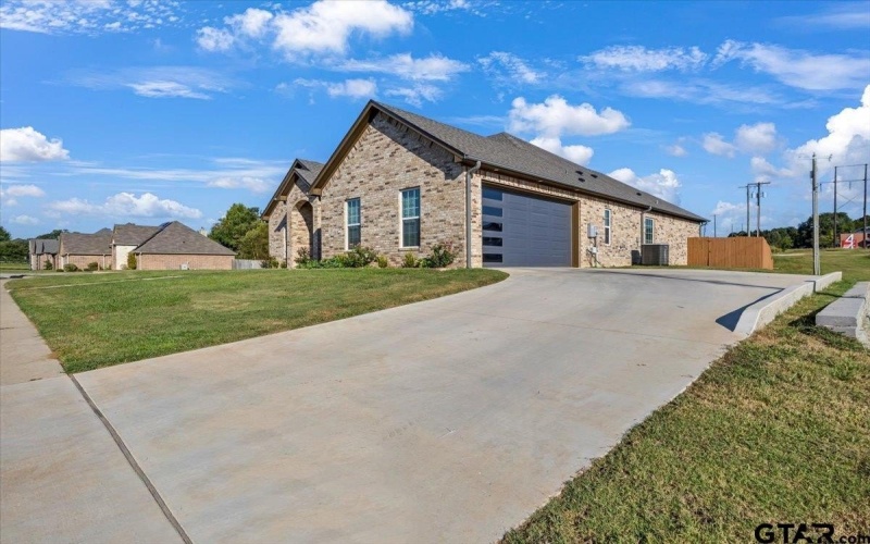 1603 Elk River Rd., Tyler, TX 75703, 4 Bedrooms Bedrooms, ,3 BathroomsBathrooms,Residential,For Sale,1603 Elk River Rd.,0,25014996