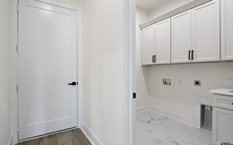 2705 Stone Briar, Mount Pleasant, TX 75455, 4 Bedrooms Bedrooms, ,3 BathroomsBathrooms,Residential,For Sale,2705 Stone Briar,0,25015036