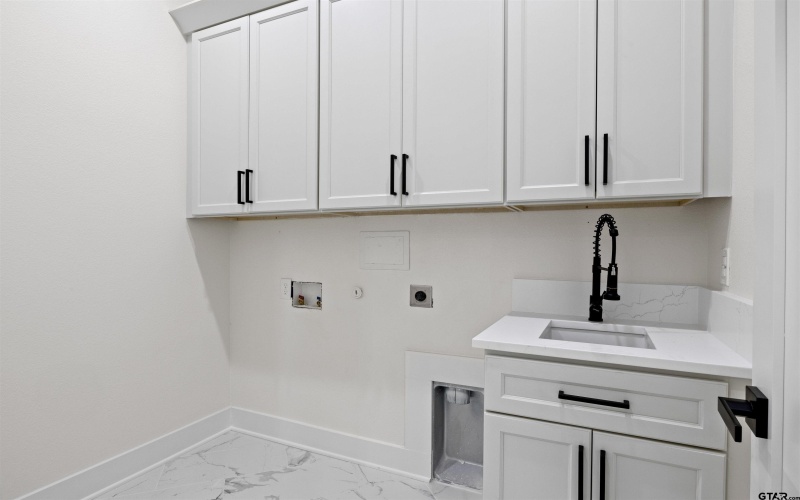 2705 Stone Briar, Mount Pleasant, TX 75455, 4 Bedrooms Bedrooms, ,3 BathroomsBathrooms,Residential,For Sale,2705 Stone Briar,0,25015036