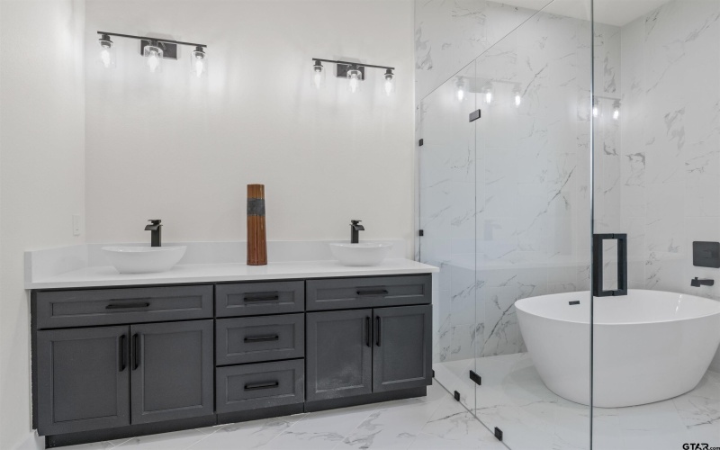 2705 Stone Briar, Mount Pleasant, TX 75455, 4 Bedrooms Bedrooms, ,3 BathroomsBathrooms,Residential,For Sale,2705 Stone Briar,0,25015036