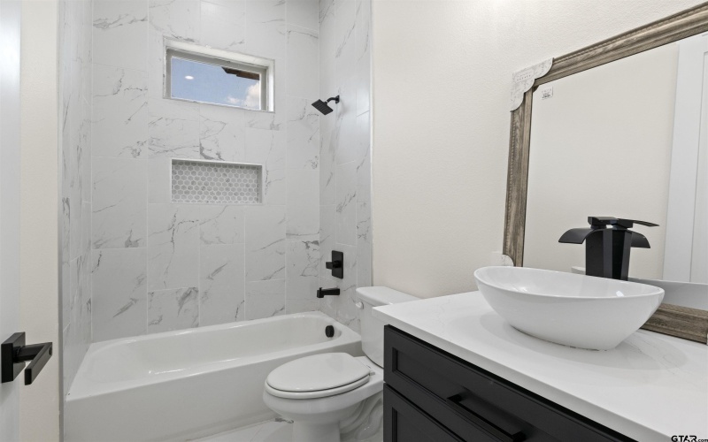 2705 Stone Briar, Mount Pleasant, TX 75455, 4 Bedrooms Bedrooms, ,3 BathroomsBathrooms,Residential,For Sale,2705 Stone Briar,0,25015036