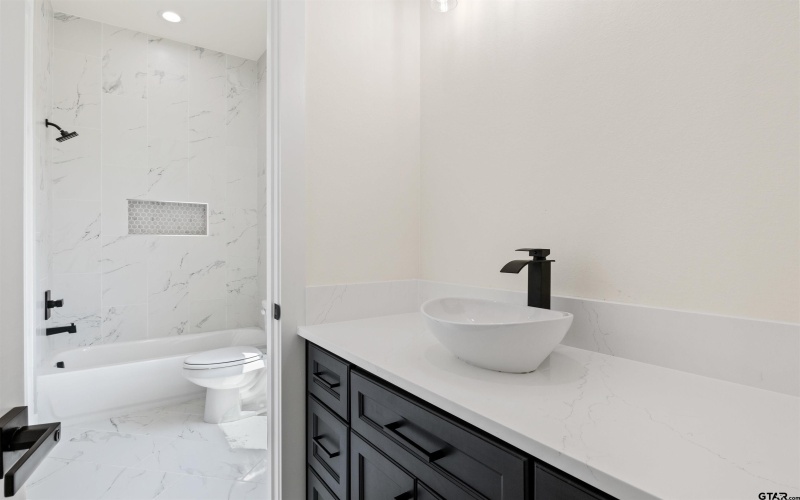 2705 Stone Briar, Mount Pleasant, TX 75455, 4 Bedrooms Bedrooms, ,3 BathroomsBathrooms,Residential,For Sale,2705 Stone Briar,0,25015036