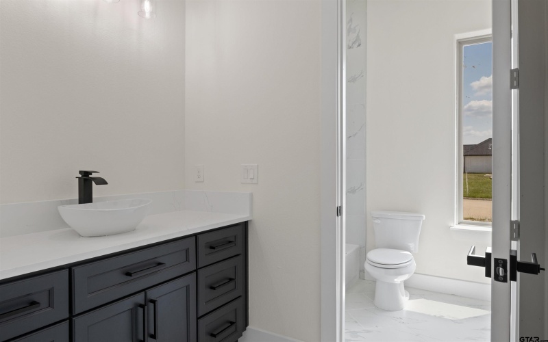 2705 Stone Briar, Mount Pleasant, TX 75455, 4 Bedrooms Bedrooms, ,3 BathroomsBathrooms,Residential,For Sale,2705 Stone Briar,0,25015036