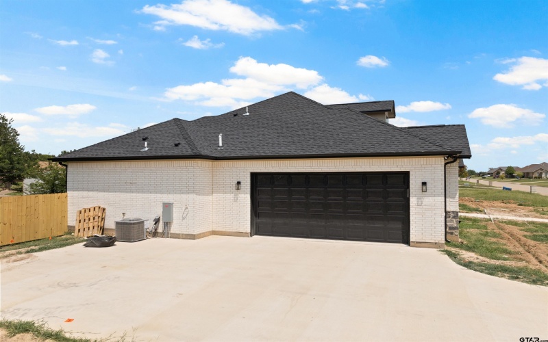 2705 Stone Briar, Mount Pleasant, TX 75455, 4 Bedrooms Bedrooms, ,3 BathroomsBathrooms,Residential,For Sale,2705 Stone Briar,0,25015036