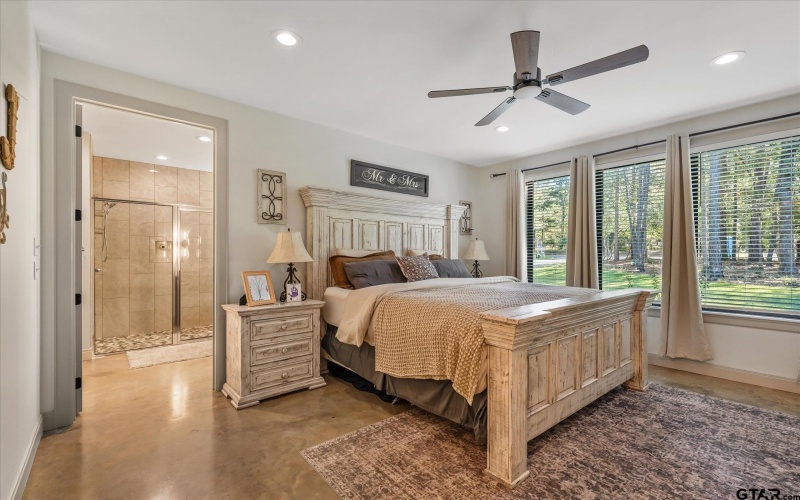 15360 Lakeside Dr, Tyler, TX 75707, 4 Bedrooms Bedrooms, ,3 BathroomsBathrooms,Residential,For Sale,15360 Lakeside Dr,0,25015037