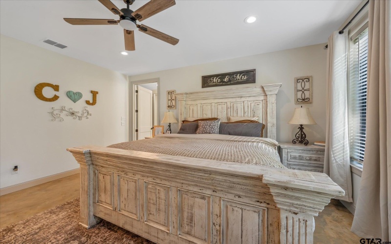 15360 Lakeside Dr, Tyler, TX 75707, 4 Bedrooms Bedrooms, ,3 BathroomsBathrooms,Residential,For Sale,15360 Lakeside Dr,0,25015037