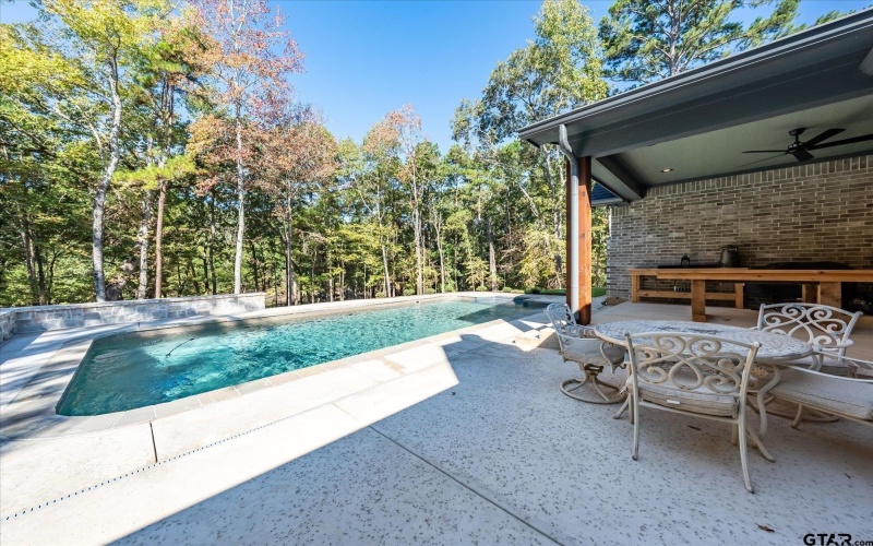 15360 Lakeside Dr, Tyler, TX 75707, 4 Bedrooms Bedrooms, ,3 BathroomsBathrooms,Residential,For Sale,15360 Lakeside Dr,0,25015037