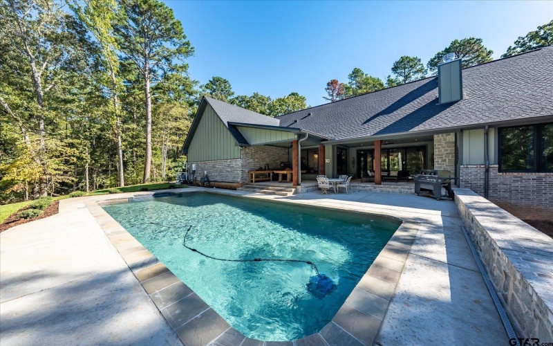 15360 Lakeside Dr, Tyler, TX 75707, 4 Bedrooms Bedrooms, ,3 BathroomsBathrooms,Residential,For Sale,15360 Lakeside Dr,0,25015037