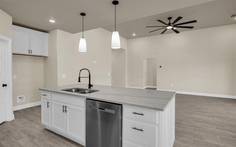 518 Dolphin Terrace, Runaway Bay, TX 76426, 3 Habitaciones Habitaciones , ,2 BañosBaños,Residential,En Venta,518 Dolphin Terrace,0,21072414