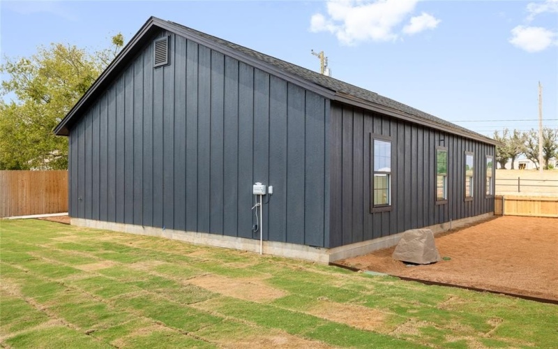 1004 E Highland, Comanche, TX 76442, 3 Bedrooms Bedrooms, ,2 BathroomsBathrooms,Residential,For Sale,1004 E Highland,0,21080842