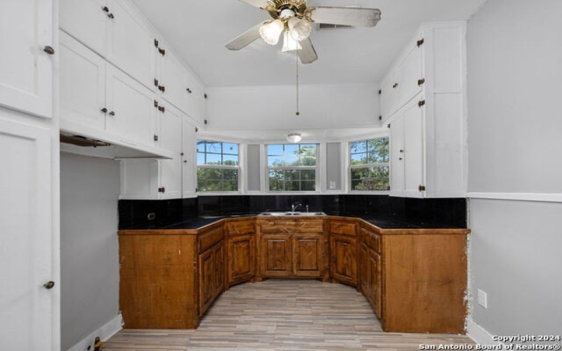 415 S HUGO STREET, Kerrville, TX 78028, 2 Habitaciones Habitaciones , ,2 BañosBaños,Residential,En Venta,415 S HUGO STREET,0,1913770