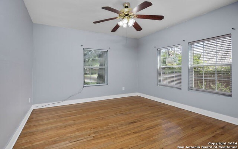 415 S HUGO STREET, Kerrville, TX 78028, 2 Habitaciones Habitaciones , ,2 BañosBaños,Residential,En Venta,415 S HUGO STREET,0,1913770
