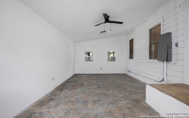 415 S HUGO STREET, Kerrville, TX 78028, 2 Habitaciones Habitaciones , ,2 BañosBaños,Residential,En Venta,415 S HUGO STREET,0,1913770