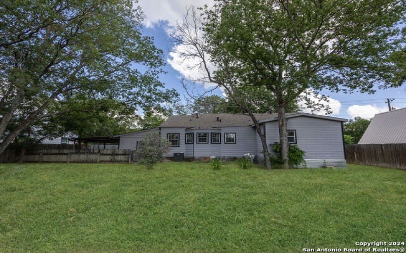 415 S HUGO STREET, Kerrville, TX 78028, 2 Habitaciones Habitaciones , ,2 BañosBaños,Residential,En Venta,415 S HUGO STREET,0,1913770
