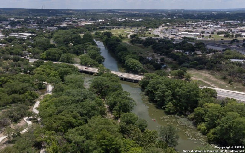 415 S HUGO STREET, Kerrville, TX 78028, 2 Habitaciones Habitaciones , ,2 BañosBaños,Residential,En Venta,415 S HUGO STREET,0,1913770