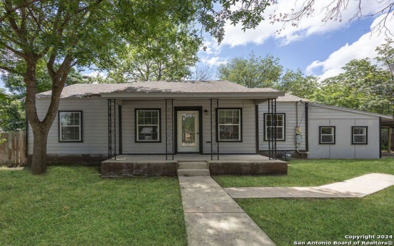 415 S HUGO STREET, Kerrville, TX 78028, 2 Habitaciones Habitaciones , ,2 BañosBaños,Residential,En Venta,415 S HUGO STREET,0,1913770