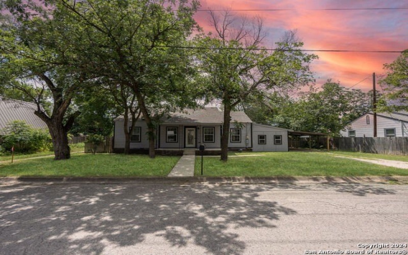 415 S HUGO STREET, Kerrville, TX 78028, 2 Habitaciones Habitaciones , ,2 BañosBaños,Residential,En Venta,415 S HUGO STREET,0,1913770