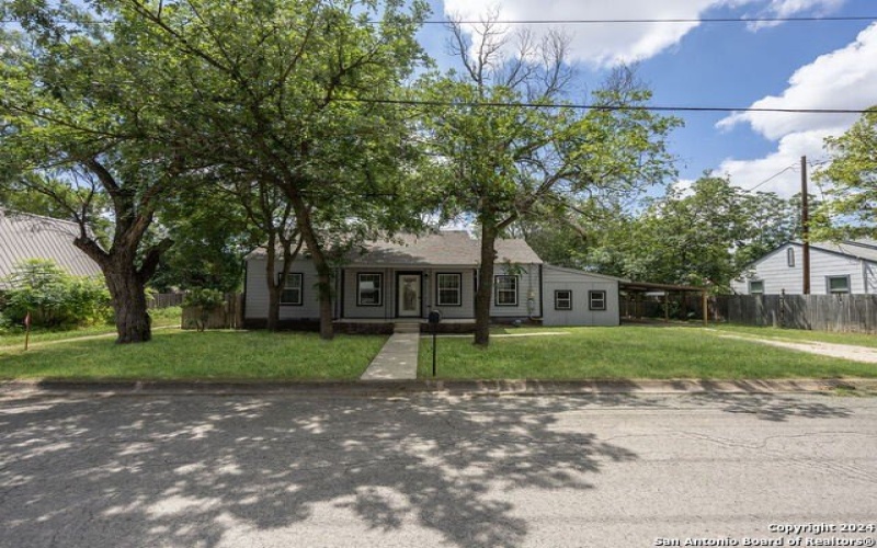 415 S HUGO STREET, Kerrville, TX 78028, 2 Habitaciones Habitaciones , ,2 BañosBaños,Residential,En Venta,415 S HUGO STREET,0,1913770