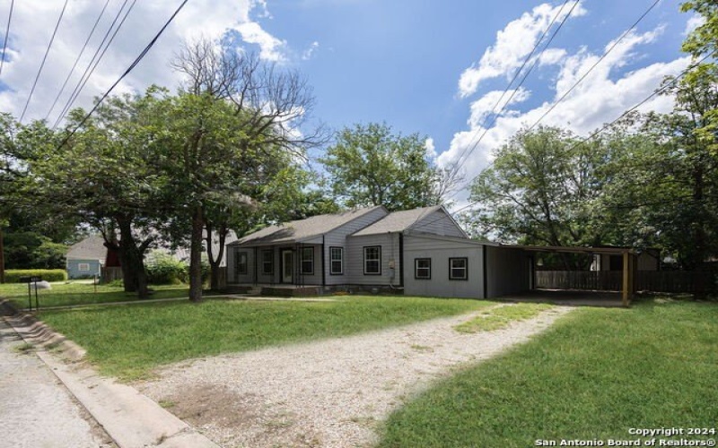 415 S HUGO STREET, Kerrville, TX 78028, 2 Habitaciones Habitaciones , ,2 BañosBaños,Residential,En Venta,415 S HUGO STREET,0,1913770