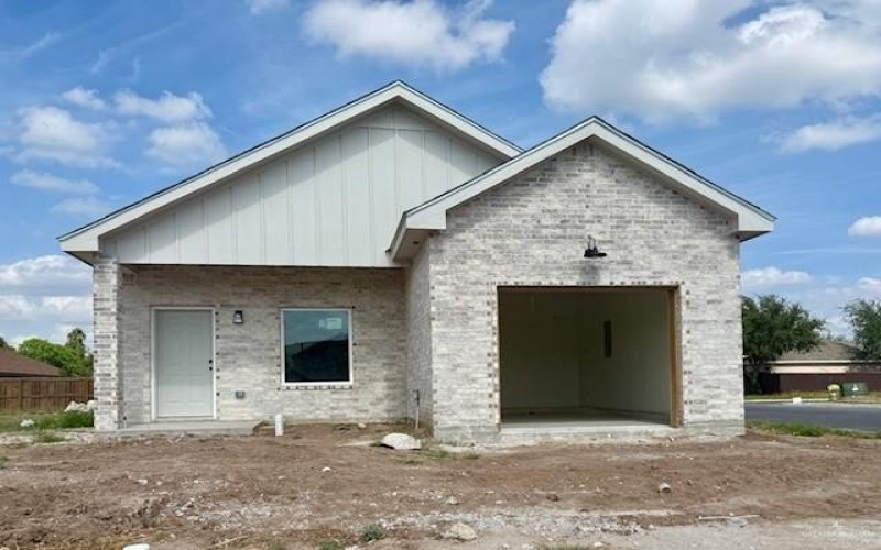 616 N 25th Street, Mission, TX 78572, 3 Bedrooms Bedrooms, ,2 BathroomsBathrooms,Residential,For Sale,616 N 25th Street,0,481999