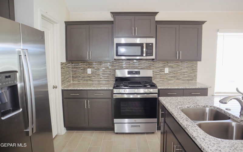 420 Santiago Munoz, Canutillo, TX 79835, 4 Bedrooms Bedrooms, ,2 BathroomsBathrooms,Residential,For Sale,420 Santiago Munoz,0,931807