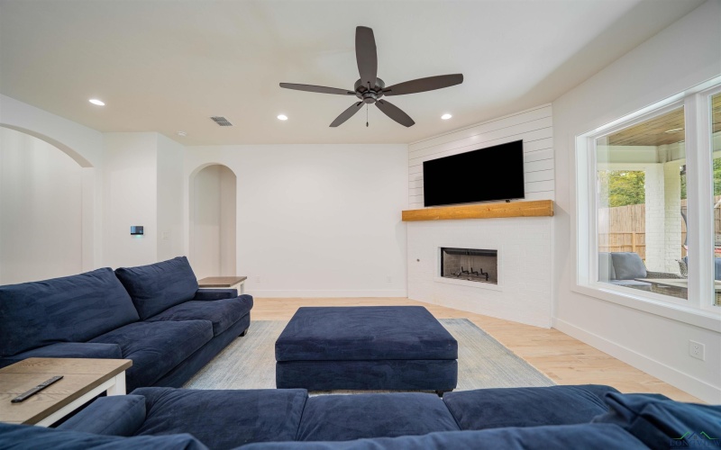 313 Saddle Brook Drive, Hallsville, TX 75650, 4 Habitaciones Habitaciones , ,3 BañosBaños,Residential,En Venta,313 Saddle Brook Drive,0,20256933