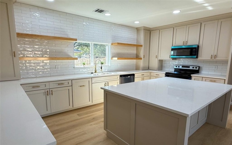 406 N Cleburne Whitney Road, Rio Vista, TX 76093, 3 Habitaciones Habitaciones , ,2 BañosBaños,Residential,En Venta,406 N Cleburne Whitney Road,0,21080836