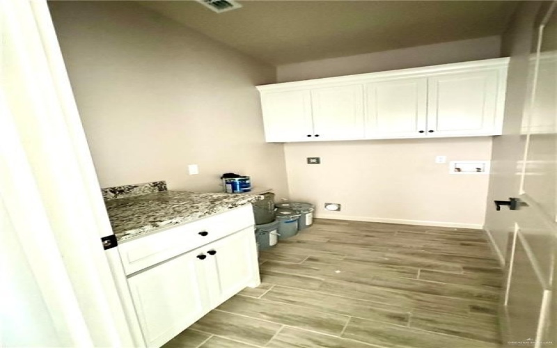 2017 Salvador Avenue, Weslaco, TX 78596, 3 Bedrooms Bedrooms, ,2 BathroomsBathrooms,Residential,For Sale,2017 Salvador Avenue,451566