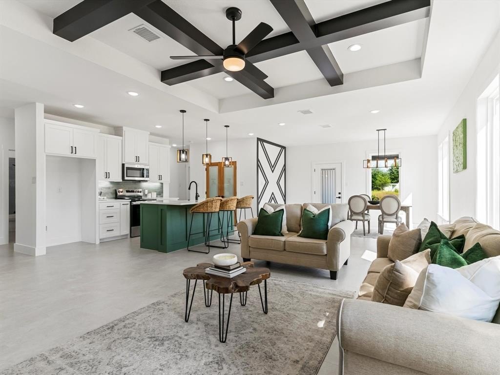 1621 County Road 4764, Boyd, TX 76023, 4 Bedrooms Bedrooms, ,2 BathroomsBathrooms,Residential,For Sale,1621 County Road 4764,0,21081619