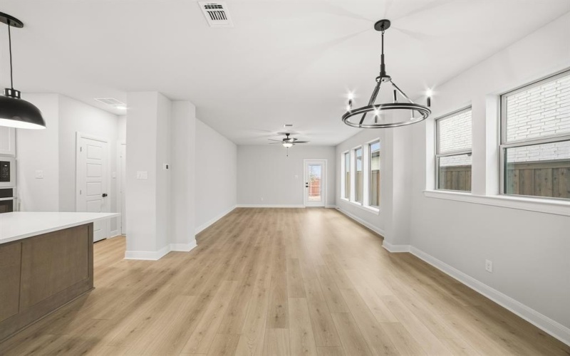 1104 Almond Blossom Circle, Crowley, TX 76036, 3 Habitaciones Habitaciones , ,2 BañosBaños,Residential,En Venta,1104 Almond Blossom Circle,0,21082092