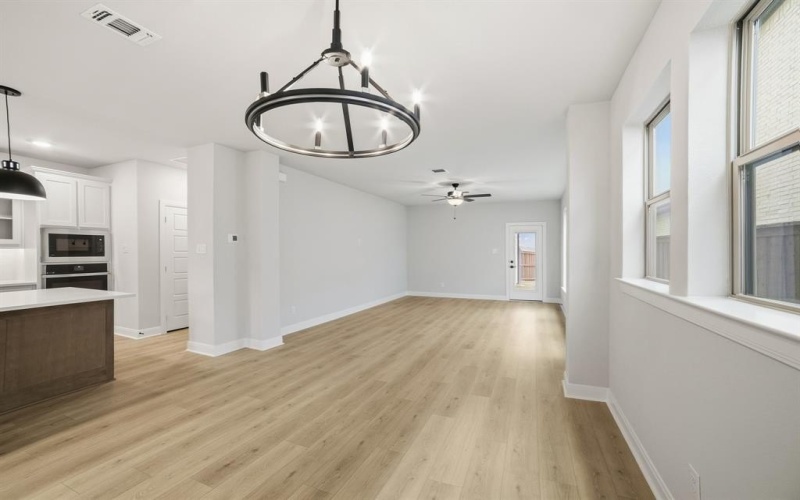 1104 Almond Blossom Circle, Crowley, TX 76036, 3 Habitaciones Habitaciones , ,2 BañosBaños,Residential,En Venta,1104 Almond Blossom Circle,0,21082092