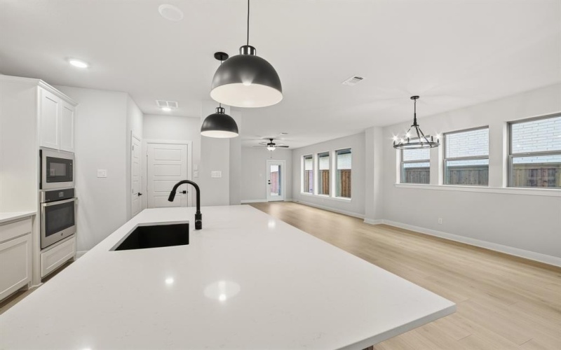 1104 Almond Blossom Circle, Crowley, TX 76036, 3 Habitaciones Habitaciones , ,2 BañosBaños,Residential,En Venta,1104 Almond Blossom Circle,0,21082092