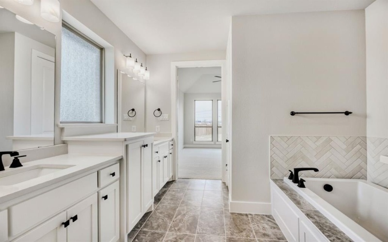 128 Enclave Drive, Lakewood Village, TX 75068, 3 Habitaciones Habitaciones , ,2 BañosBaños,Residential,En Venta,128 Enclave Drive,0,21082123